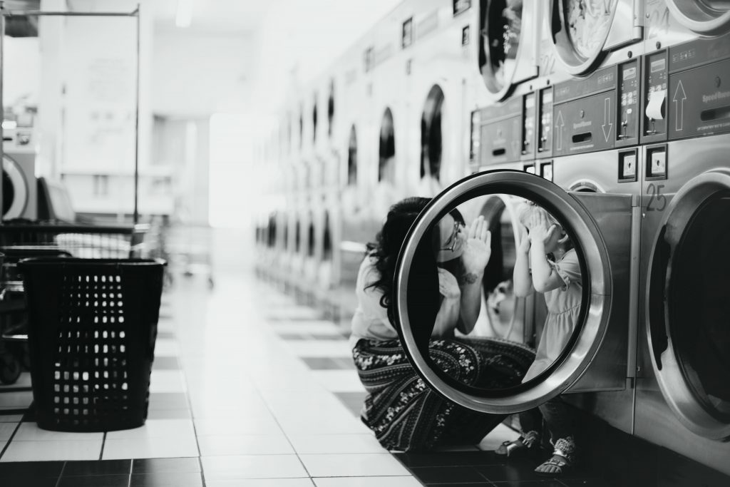 Jenny & Harper’s Detroit Laundromat Photoshoot | michelleannphoto ...